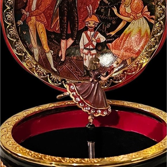Bradford Exchange Clara and The Nutcracker Dance of Sugar Plum Fairy Music Box - Picture 5 of 12